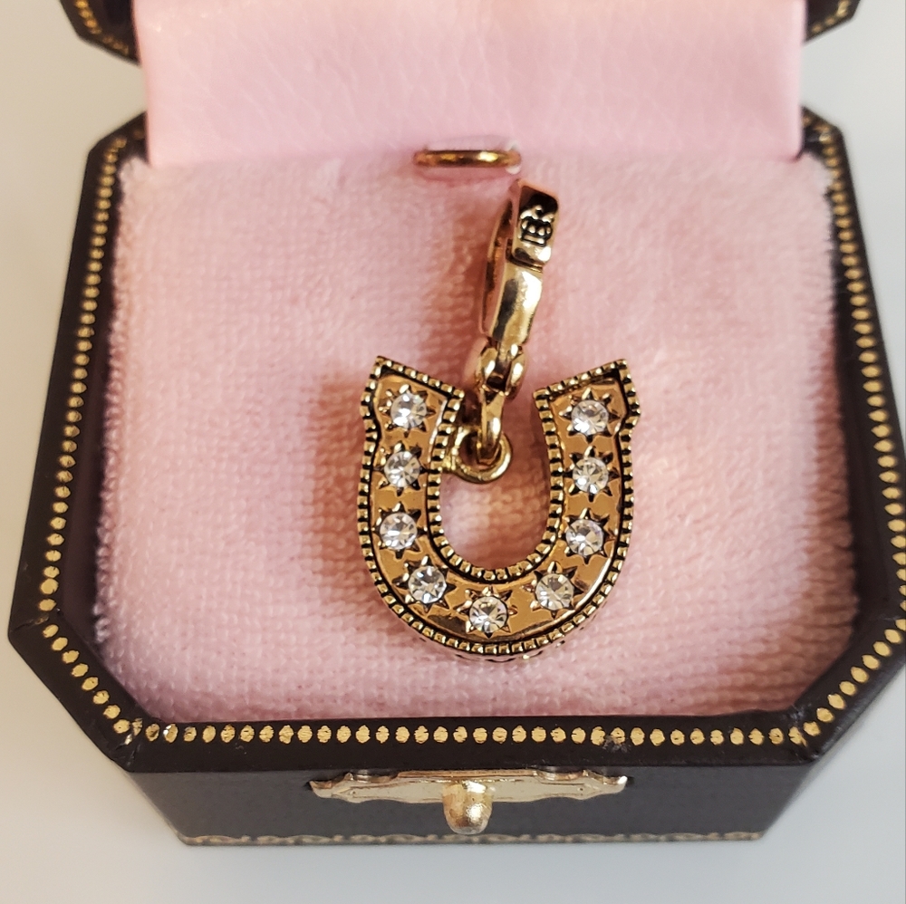 JUICY COUTURE horseshoe charm
